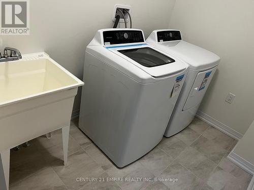 55 Selection Heights, Thorold, ON - Indoor Photo Showing Laundry Room