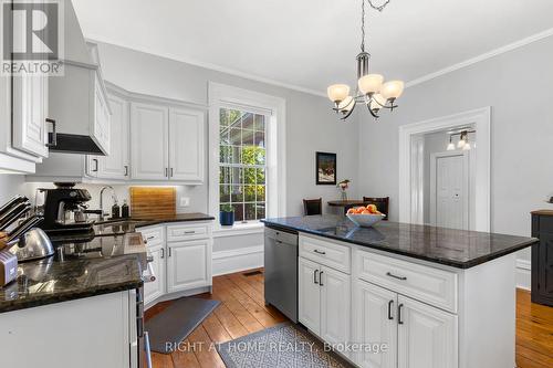 28 University Avenue W, Cobourg, ON - Indoor Photo Showing Kitchen