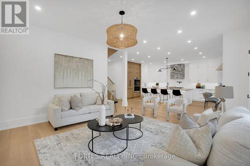 16 Cadillac Avenue, Toronto, ON - Indoor Photo Showing Living Room