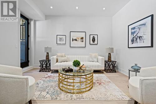 150 Sheldon Avenue, Toronto, ON - Indoor Photo Showing Living Room