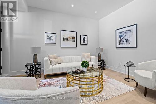 150 Sheldon Avenue, Toronto, ON - Indoor Photo Showing Living Room