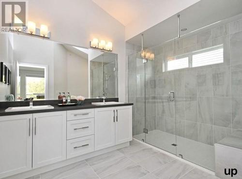 10325 Wynnyk Way, Maple Ridge, BC - Indoor Photo Showing Bathroom