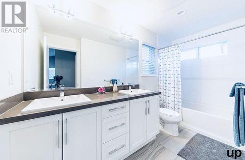 10325 Wynnyk Way, Maple Ridge, BC - Indoor Photo Showing Bathroom