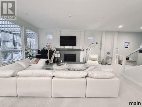 10325 Wynnyk Way, Maple Ridge, BC - Indoor Photo Showing Living Room With Fireplace