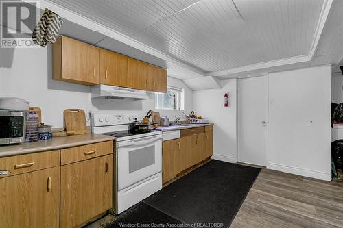 653 Bruce Avenue, Windsor, ON - Indoor Photo Showing Kitchen