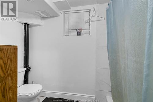 653 Bruce Avenue, Windsor, ON - Indoor Photo Showing Bathroom