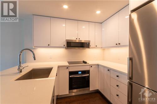 180 George Street Unit#804, Ottawa, ON - Indoor Photo Showing Kitchen