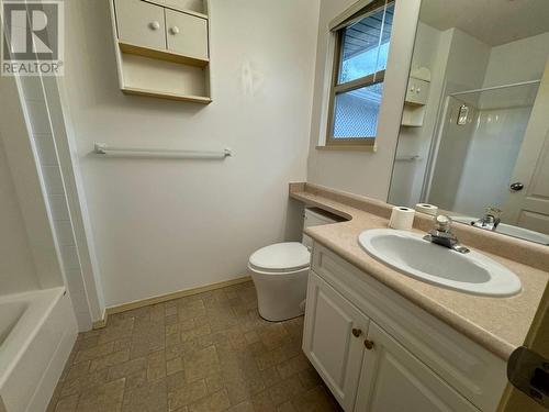 Upper Floor 20220 Chigwell Street, Maple Ridge, BC - Indoor Photo Showing Bathroom