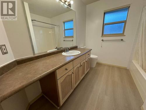 Upper Floor 20220 Chigwell Street, Maple Ridge, BC - Indoor Photo Showing Bathroom