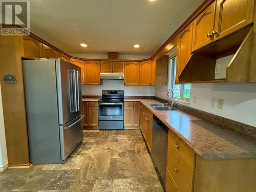 Upper Floor 20220 Chigwell Street, Maple Ridge, BC - Indoor Photo Showing Kitchen With Double Sink