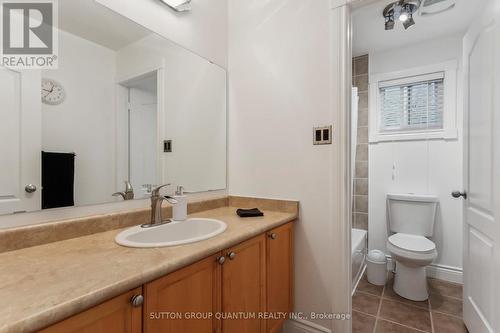 491 Pettit Trail, Milton, ON - Indoor Photo Showing Bathroom