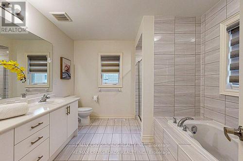 250 Wesmina Avenue, Whitchurch-Stouffville, ON - Indoor Photo Showing Bathroom