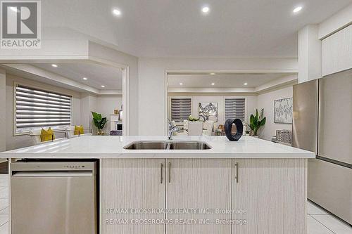 250 Wesmina Avenue, Whitchurch-Stouffville, ON - Indoor Photo Showing Kitchen With Double Sink