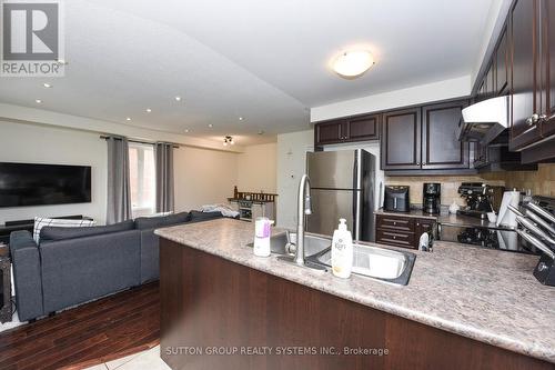 92 - 620 Ferguson Drive, Milton, ON - Indoor Photo Showing Kitchen With Upgraded Kitchen