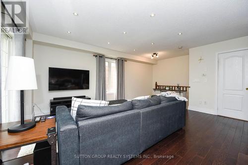 92 - 620 Ferguson Drive, Milton, ON - Indoor Photo Showing Living Room