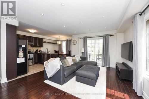 92 - 620 Ferguson Drive, Milton, ON - Indoor Photo Showing Living Room