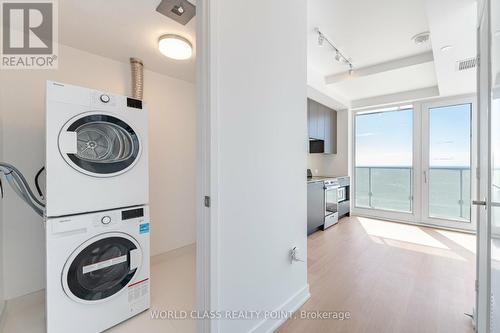 2705 - 3883 Quartz Road S, Mississauga, ON - Indoor Photo Showing Laundry Room