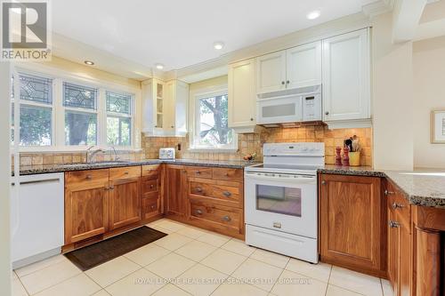 716 Cameron Court, Mississauga, ON - Indoor Photo Showing Kitchen