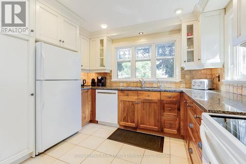 716 Cameron Court, Mississauga, ON - Indoor Photo Showing Kitchen