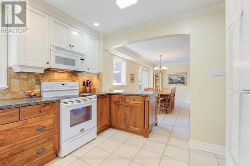 716 Cameron Court, Mississauga, ON - Indoor Photo Showing Kitchen