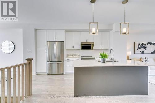 1488 Yellow Rose Circle, Oakville, ON - Indoor Photo Showing Kitchen