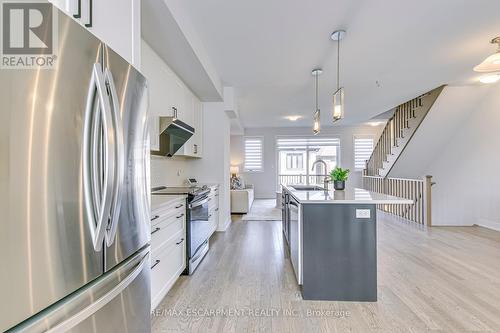 1488 Yellow Rose Circle, Oakville, ON - Indoor Photo Showing Kitchen With Upgraded Kitchen