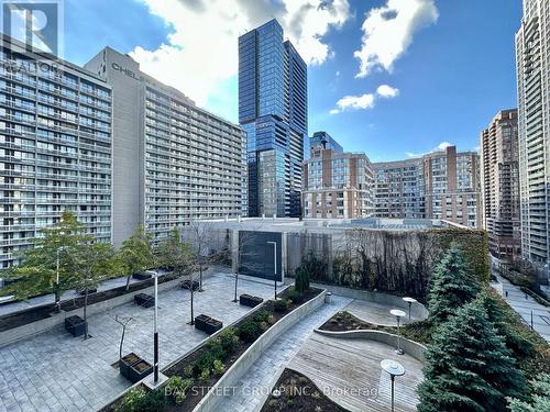 720 - 386 Yonge Street, Toronto, ON - Outdoor With Facade