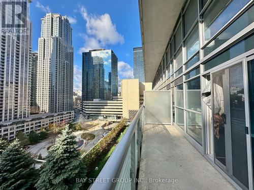 720 - 386 Yonge Street, Toronto, ON - Outdoor