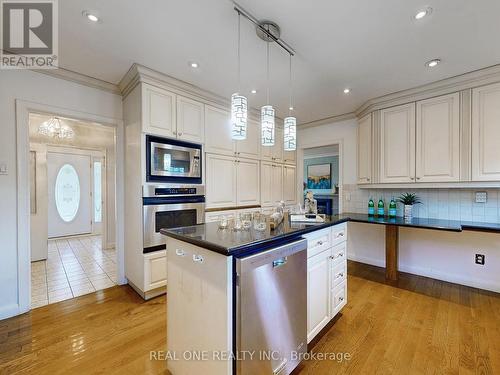 6 Morewood Crescent, Toronto, ON - Indoor Photo Showing Kitchen With Upgraded Kitchen