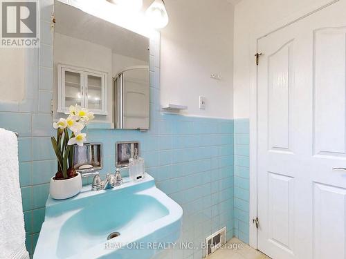 6 Morewood Crescent, Toronto, ON - Indoor Photo Showing Bathroom