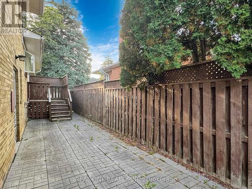 6 Morewood Crescent, Toronto, ON - Outdoor