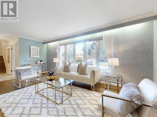 6 Morewood Crescent, Toronto, ON - Indoor Photo Showing Living Room