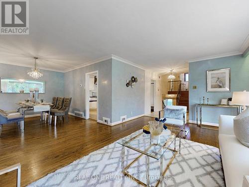 6 Morewood Crescent, Toronto, ON - Indoor Photo Showing Living Room