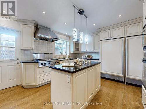 6 Morewood Crescent, Toronto, ON - Indoor Photo Showing Kitchen With Upgraded Kitchen