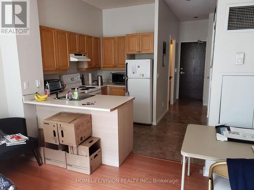 702 - 7 King Street E, Toronto, ON - Indoor Photo Showing Kitchen