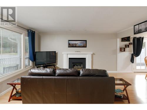 3172 Webber Road, West Kelowna, BC - Indoor Photo Showing Living Room With Fireplace