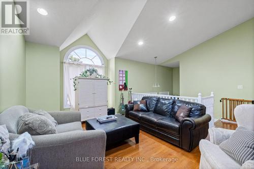 8 Elgin Street, Newbury, ON - Indoor Photo Showing Living Room