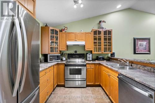 8 Elgin Street, Newbury, ON - Indoor Photo Showing Kitchen With Double Sink