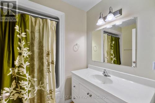 8 Elgin Street, Newbury, ON - Indoor Photo Showing Bathroom