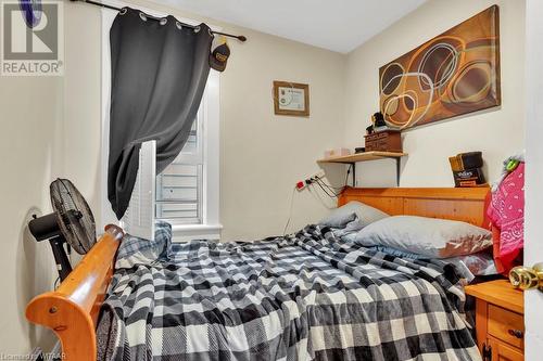 112 Wellington Street N, Woodstock, ON - Indoor Photo Showing Bedroom