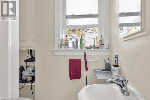 112 Wellington Street N, Woodstock, ON - Indoor Photo Showing Bathroom