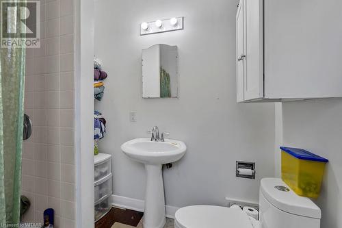 112 Wellington Street N, Woodstock, ON - Indoor Photo Showing Bathroom