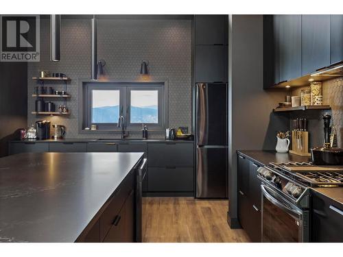 2137 Carmi Road, Penticton, BC - Indoor Photo Showing Kitchen