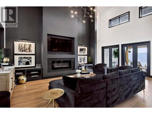 2137 Carmi Road, Penticton, BC - Indoor Photo Showing Living Room With Fireplace