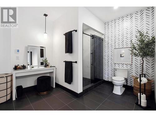 2137 Carmi Road, Penticton, BC - Indoor Photo Showing Bathroom