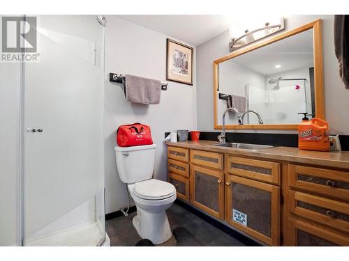 2137 Carmi Road, Penticton, BC - Indoor Photo Showing Bathroom