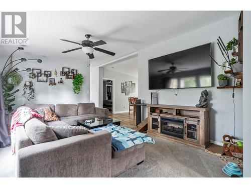 668 Mobley Road, Tappen, BC - Indoor Photo Showing Living Room