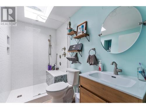 668 Mobley Road, Tappen, BC - Indoor Photo Showing Bathroom