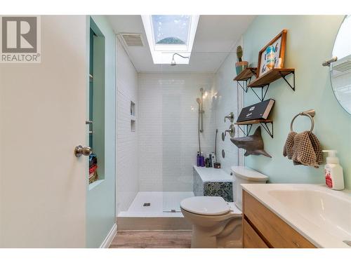 668 Mobley Road, Tappen, BC - Indoor Photo Showing Bathroom