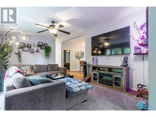 668 Mobley Road, Tappen, BC - Indoor Photo Showing Living Room